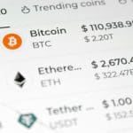 Een afbeelding waarbij Bitcoin te zien is als de belangrijkste cryptocurrency met een hoge prijs en marktkapitalisatie, wat de dominantie ervan in crypto toont 23 mei 2025
