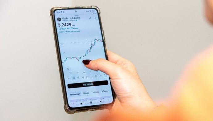 Een pagina van Ripple (XRP) op een cryptobeurs, met een bijbehorende grafiek van de XRP koers