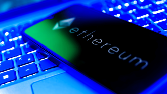 ethereum logo op telefoon