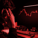 Cryptohandelaar in pijn met rode grafiek