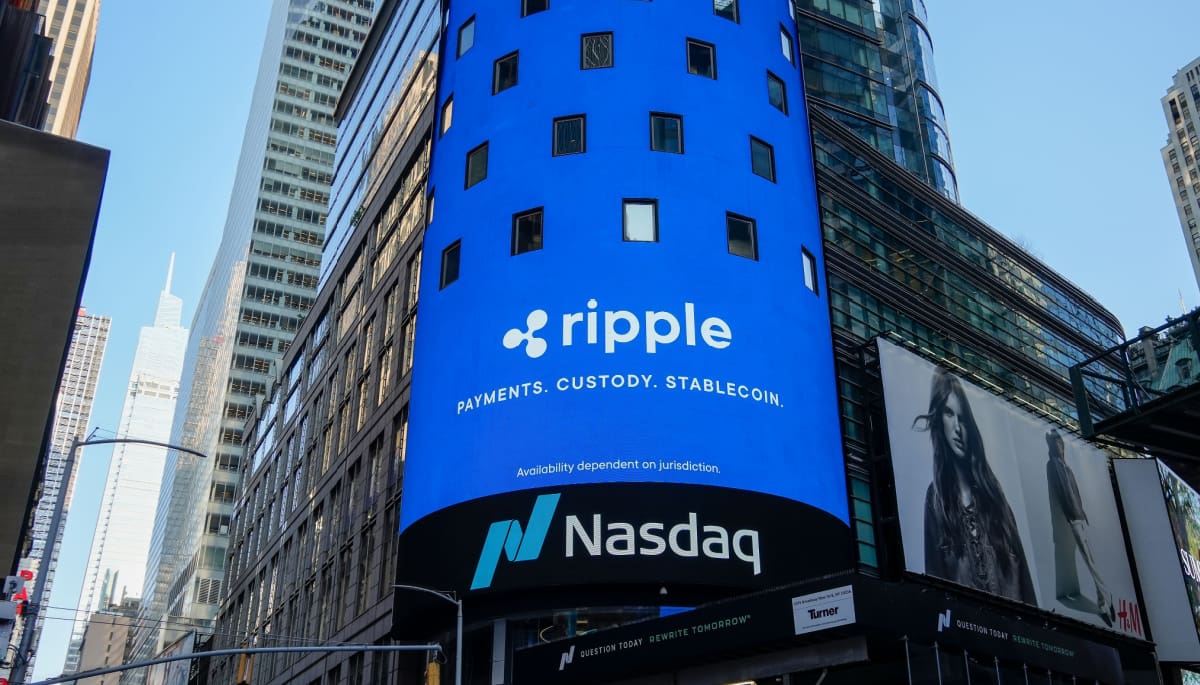 Een afbeelding van Ripple op de Nasdaq, een enorme handelsbeurs. Ripple is het bedrijf achter cryptos zoals XRP en RLUSD