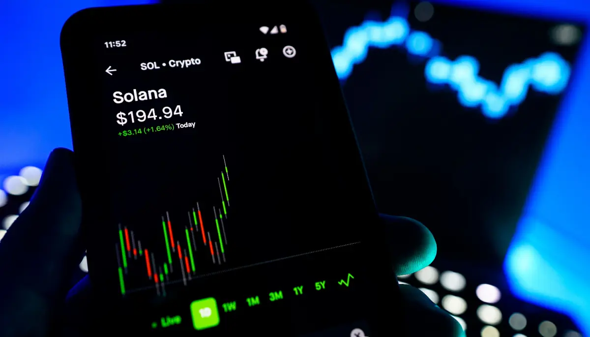 Een afbeelding van de koerspagina van cryptomunt Solana (SOL), op een cryptobeurs