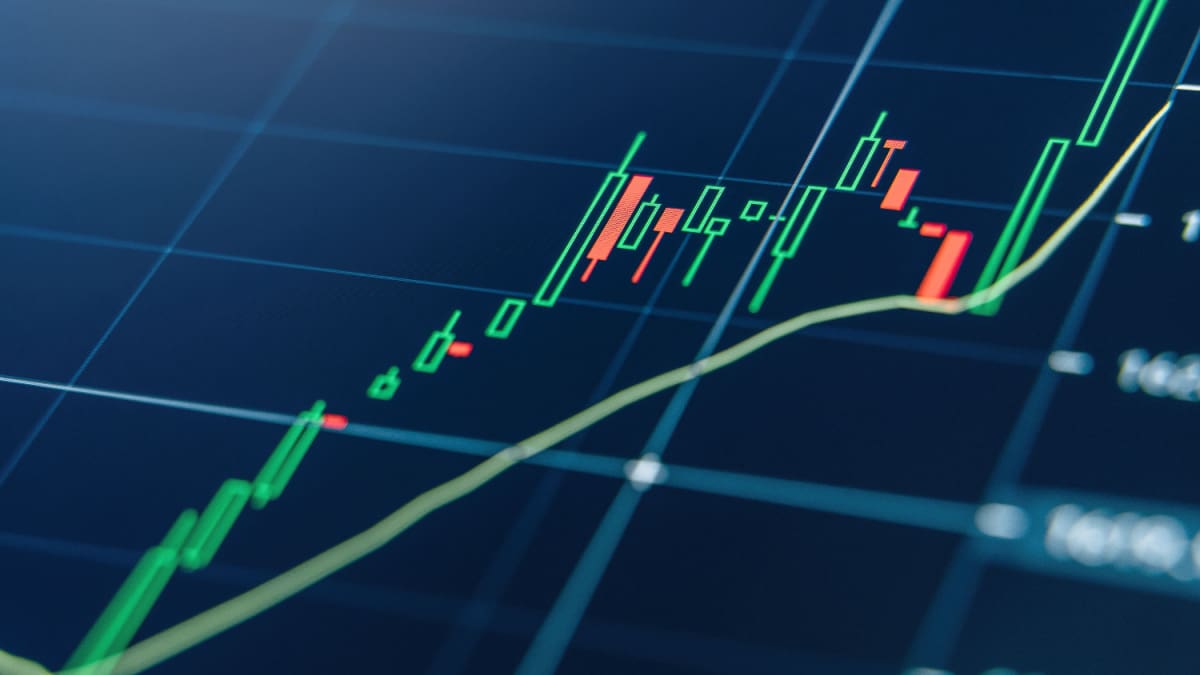Een afbeelding van een hard stijgende crypto koers met daarbij technische indicatoren