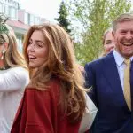 Een afbeelding van het Koninklijk Huis van Nederland, met onder andere koningin Maxima, prinses Alexia, kroonprinses Amalia en koning Willem-Alexander in te zien zijn