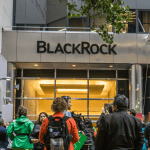 Mensen voor de deur bij BlackRock