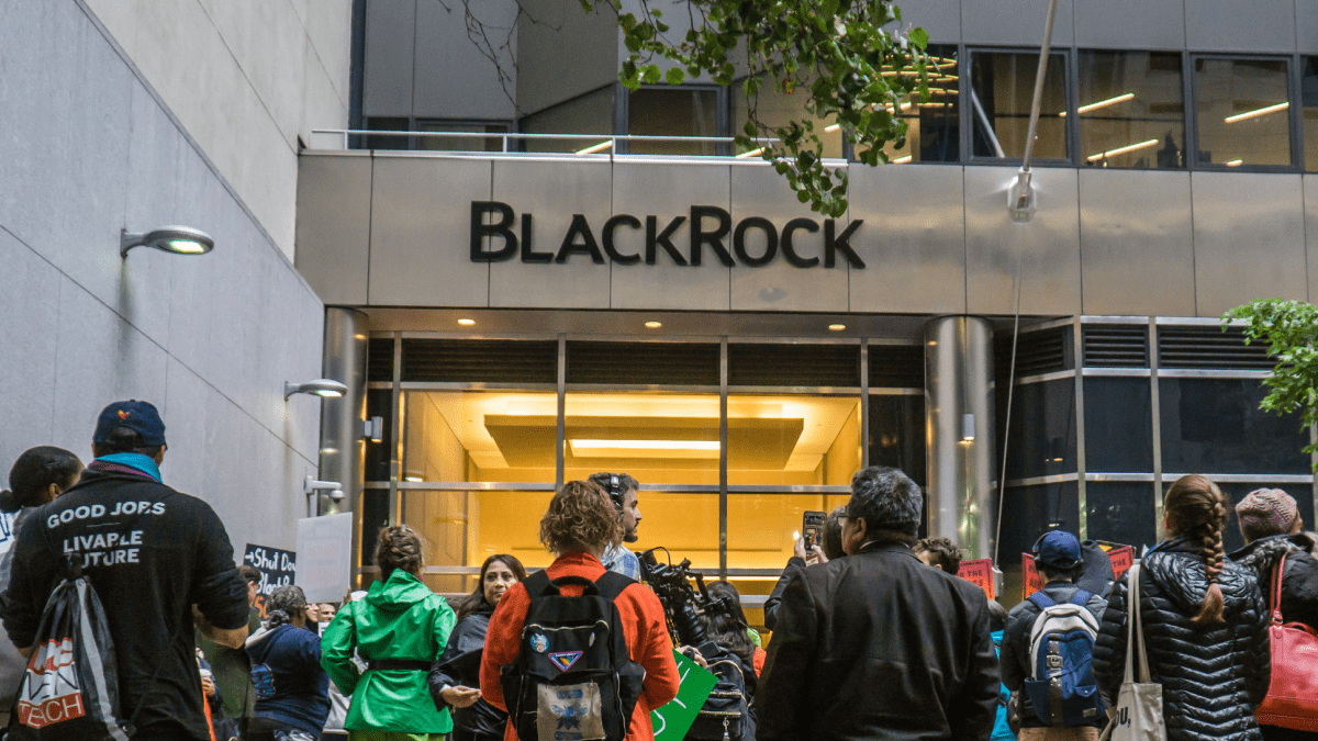 Mensen voor de deur bij BlackRock