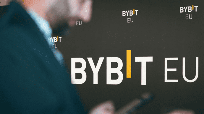 Bybit eu op muur geschreven tijdens event in Oostenrijk