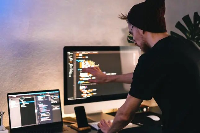 Analist laptop crypto