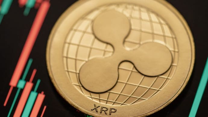 Een afbeelding van de XRP koers, met op de linkerkant een harde daling van de crypto grafiek