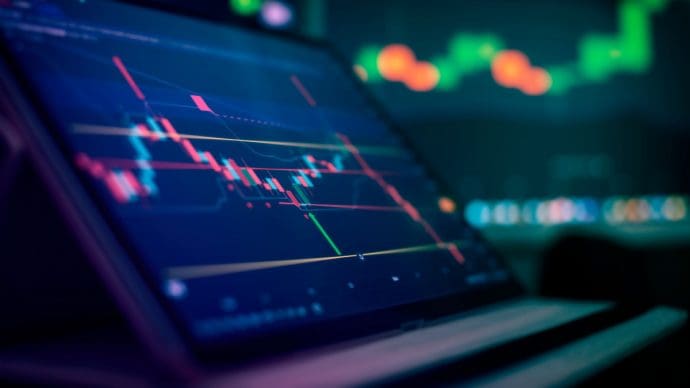 Een afbeelding van een scherm van een handelaar waarbij een crypto koers keihard daalt
