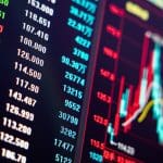 Een afbeelding van een stijgende crypto koers met een grafiek en marktdata
