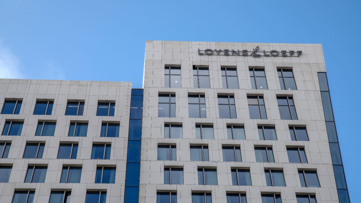 Een afbeelding van het Loyens en Loeff kantoor in Amsterdam, waar een BCNL even zal plaatsvinden op 13 november 2025 Een afbeelding van het Loyens en Loeff kantoor in Amsterdam, waar een BCNL even zal plaatsvinden op 13 november 2025