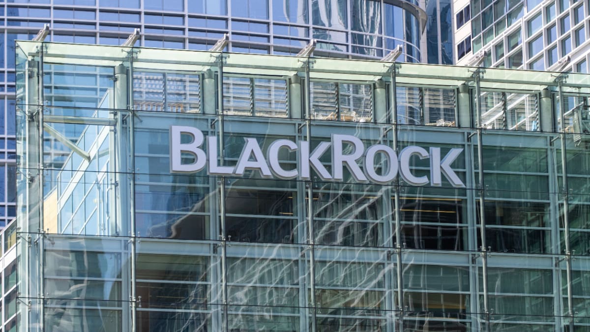 Een afbeelding van het logo van BlackRock op een van hun grote kantoren, in dit geval in San Francisco