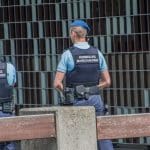 Koninklijke Marechaussee bij DNB-gebouw