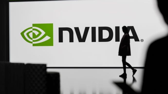 Nvidia bereikt record, nu €4,2 biljoen waard - Zorgen om 'AI-bubbel' nemen toe