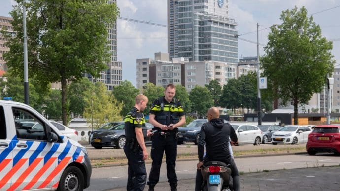 Politie-nederland-verkeersboete Verkeersboetes stijgen wéér in 2026 – dit ga je straks betalen