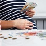 Dit is hoe rijk je kind is op zijn 18e als je bij de geboorte €3.000 belegt