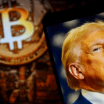 Trump met een bitcoinmunt