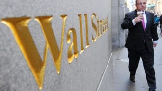 Bitcoin kleurt bloedrood, maar $1 miljard instroom in beursfondsen valt op