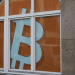 Bitcoin symbool achter tralies