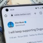 Een afbeelding van Elon Musk op Twitter die aangeeft dat hij dogecoin blijft steunen