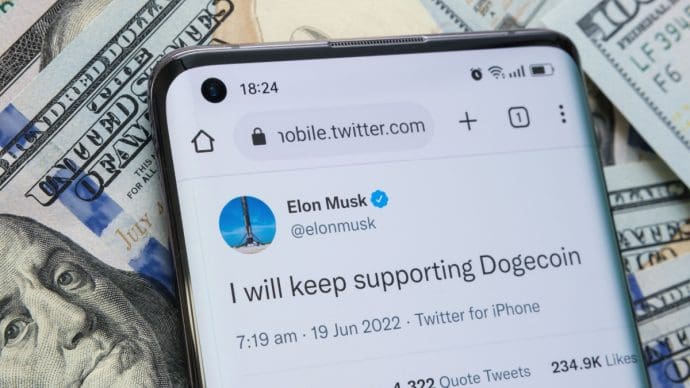 Een afbeelding van Elon Musk op Twitter die aangeeft dat hij dogecoin blijft steunen
