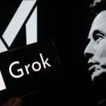 Een afbeelding van Grok AI, met op de achtergrond het gezicht van Elon Musk en zijn AI bedrijf