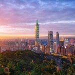 Een afbeelding van de skyline van Taipei in Taiwan, een land dat mogelijk een bitcoin reserve gaat aanleggen