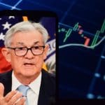 Een afbeelding van de voorzitter van de Amerikaanse centrale bank met op de achtergrond een hard stijgende koers