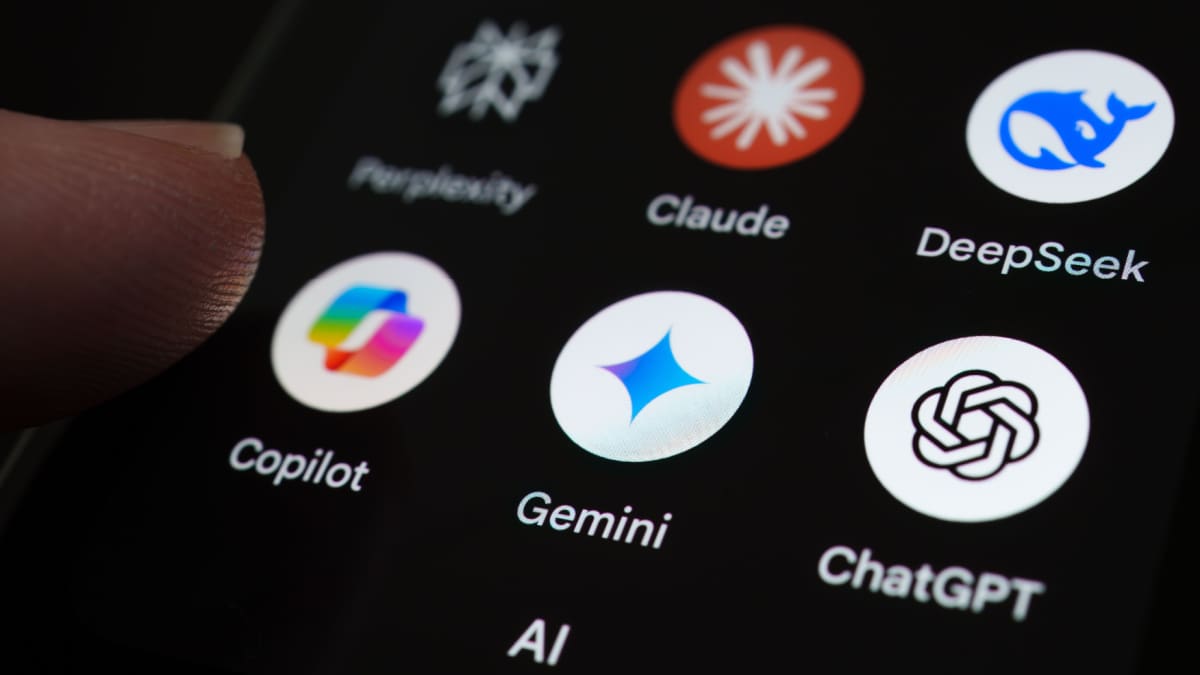 Een afbeelding van verschillende AI apps op een iphone scherm
