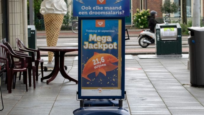 Staatsloterij blijkt dure hobby -  zoveel verliezen Nederlanders per jaar