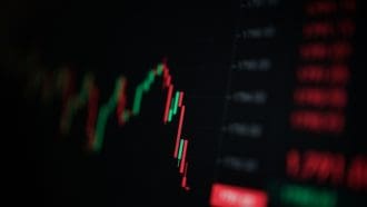 Crypto Radar: Bitcoin schommelt rond cruciale grens - Ethereum zakt verder