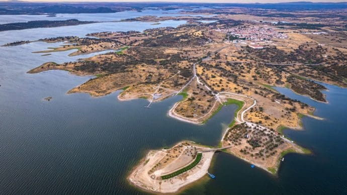 Dit koop je voor €565.000 in Portugal: camping, huis én zwembad