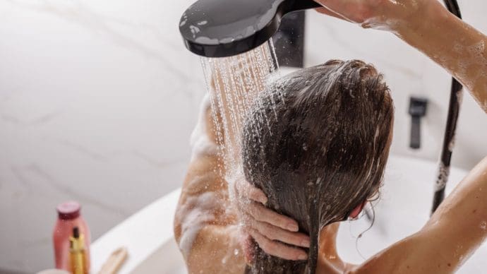 Zoveel euro kost één minuut warm douchen in 2025 – gasprijs torenhoog