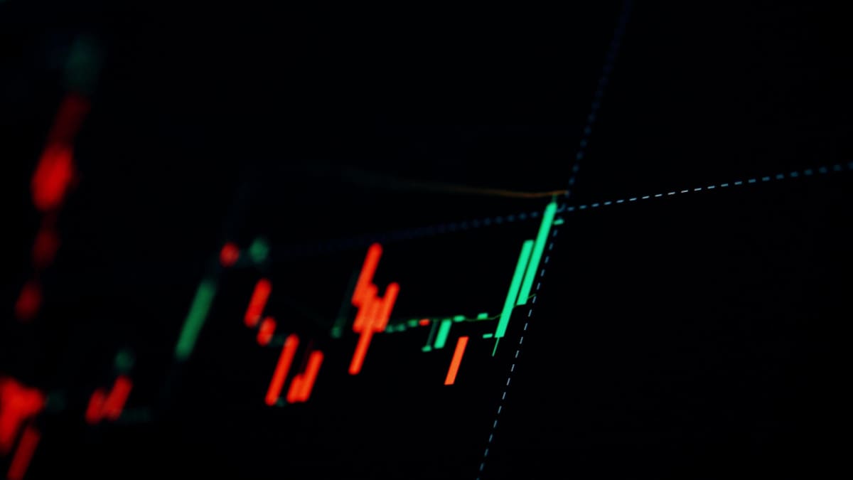 Een afbeelding van een prijs of koers die wordt weergegeven met een candle chart waarbij een bepaald prijsniveau wordt weergegeven