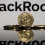 Een afbeelding van ethereum (ETH) munten voor het logo van vermogensbeheerder BlackRock