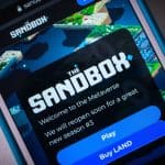 Een afbeelding van het cryptoproject the sandbox als mobiele game op een telefoon