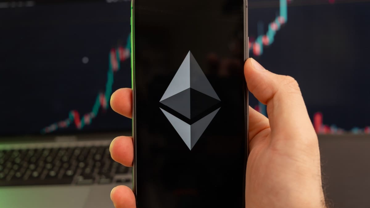 Ethereum koers op scherp: record aan geleend geld jaagt spanning op