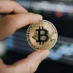 Mysterieuze geldstroom: miljoenen aan bitcoin van illegale website duiken op