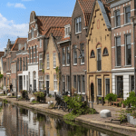 Woningen aan gracht in Gouda