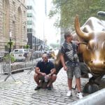 bull op wall street met mensen