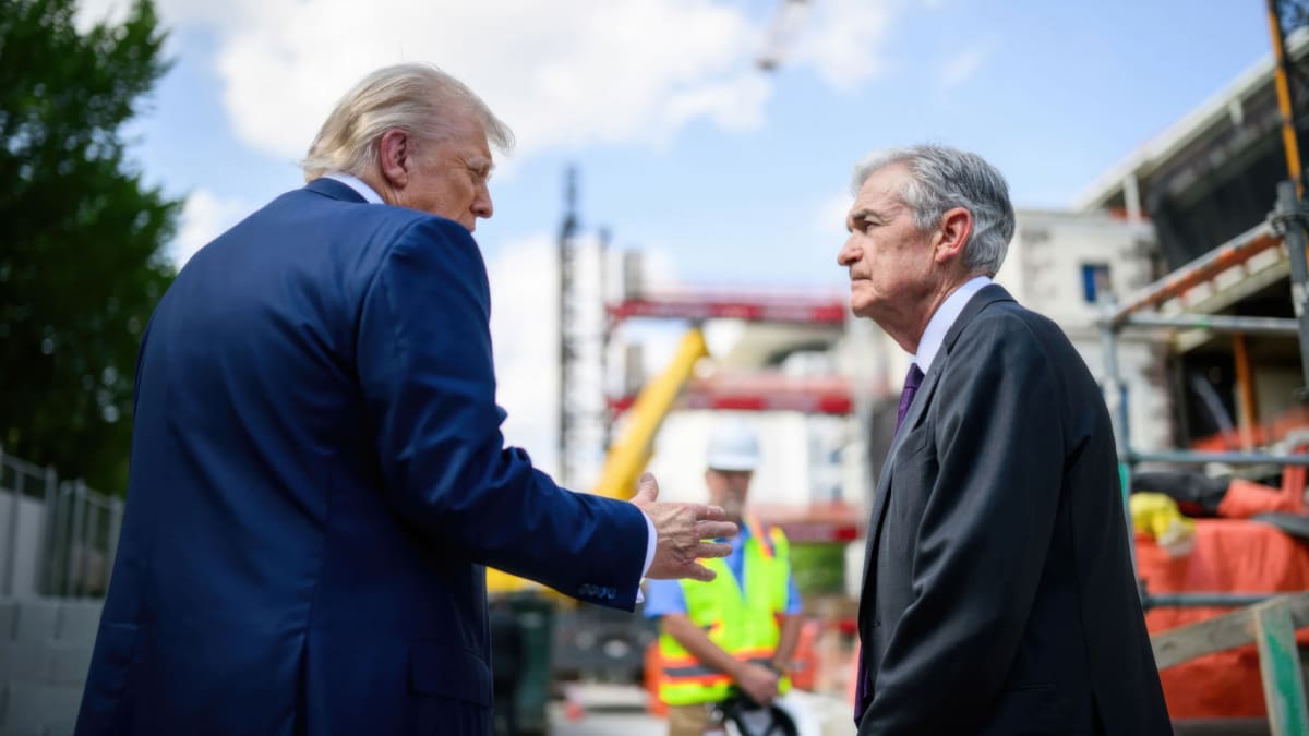 Donald Trump en fed voorzitter Jerome Powell bespreken verbouwingen in Washington DC