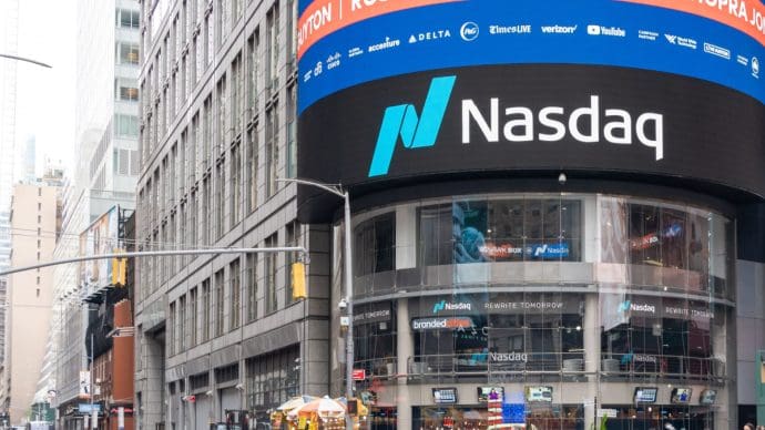 Een afbeelding van de Amerikaanse Nasdaq beurs, een van de grootste handelsbeurzen in aandelen ter wereld