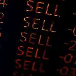 Een afbeelding van een scherm met marktdata waarop een crypto of aandeel sterk verkocht wordt