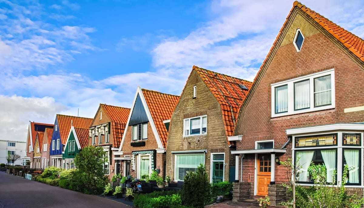 Nederlanders de dupe: twee modale inkomens te weinig voor een huis in 2026
