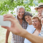 Senioren maken een selfie
