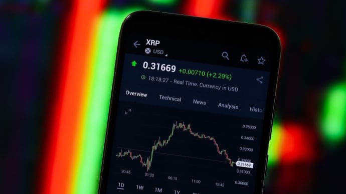 Een afbeelding van de koers van XRP met een dalende koers