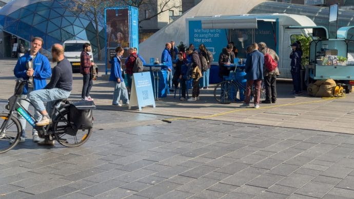 Een afbeelding van een marktje van de Belastingdienst in Eindhoven