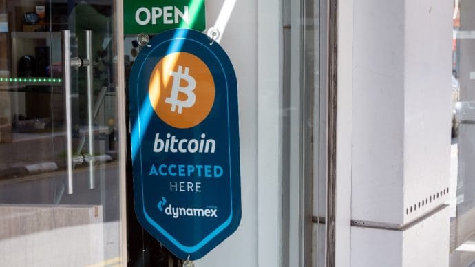 Een afbeelding van een winkel waar bitcoin (BTC) betalingen geaccepteerd worden