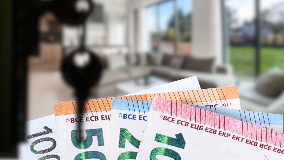 Een afbeelding van geld bij een huiskamer met een huissleutel